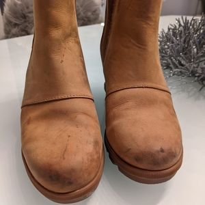 Sorel wedge boots fawn colored